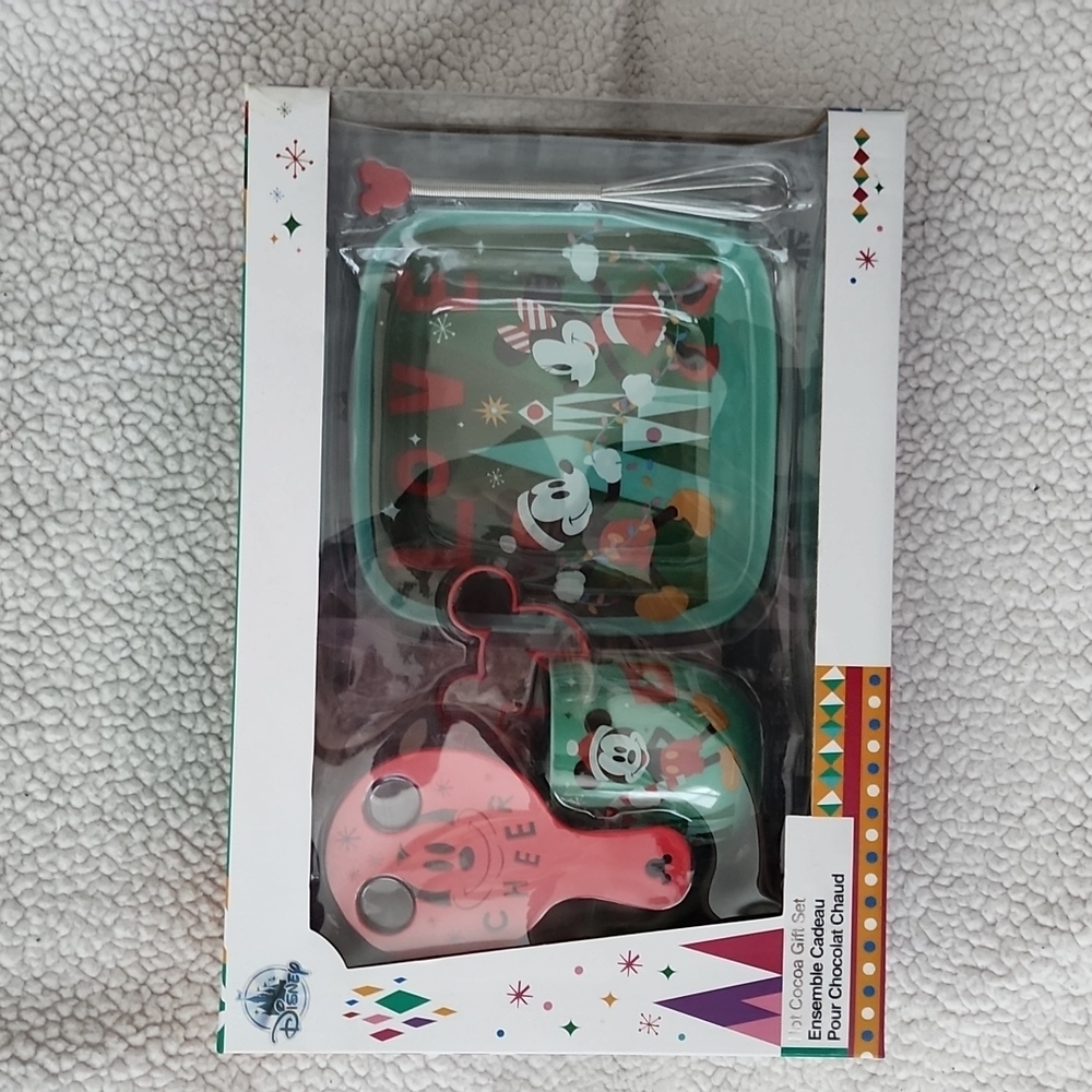 New Disney Mickey and Minnie Hot Cocoa Gift Set